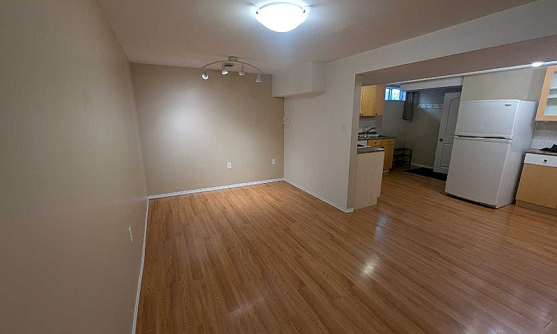 Basement Suite W/ Ut...