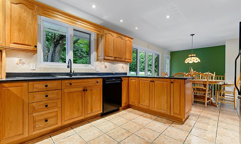 Stunning Country Hom...