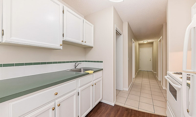 1-Bedrm Apartment In...