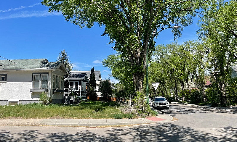 Double Corner Lot In...