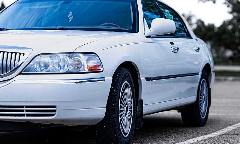 2005 Lincoln Town Ca...