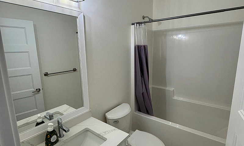 1 Bedroom Basement S...