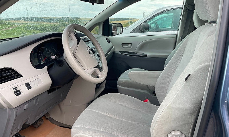 2013 Toyota Sienna (...