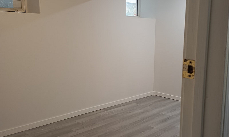 Spacious Studio W/ E...