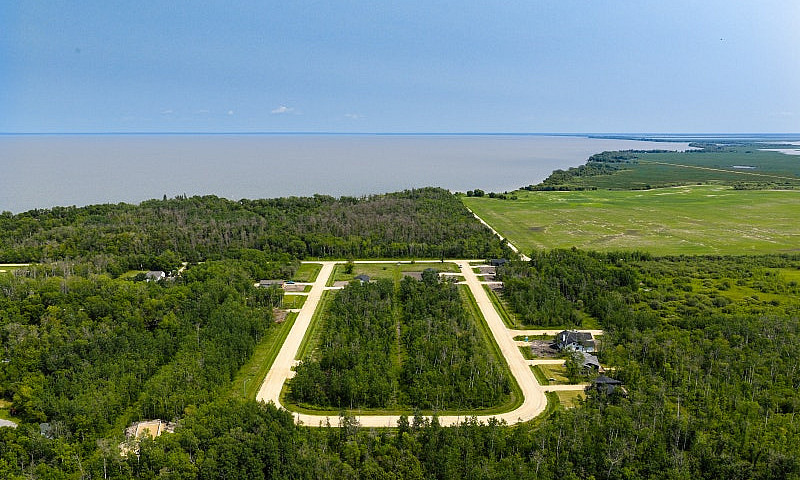 Lake Winnipeg Buildi...