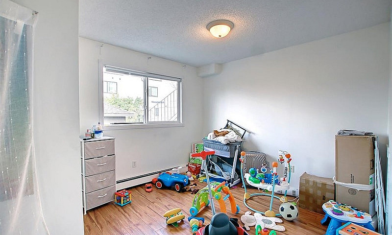 Spacious 2-Bedroom C...