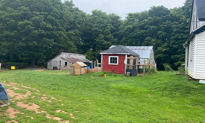 Hobby Farm  On 5.4 A...