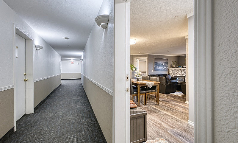 Fully Renovated 2 Be...