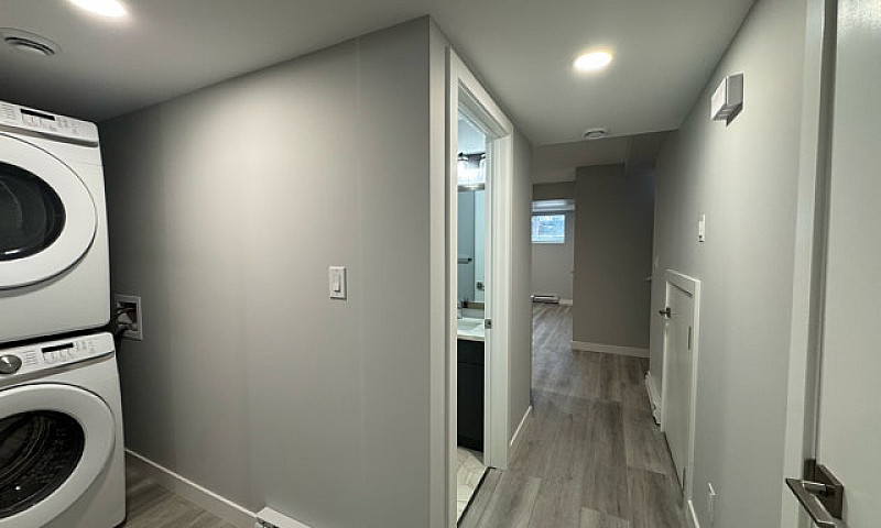 **2 Bed 1 Bath Lower...
