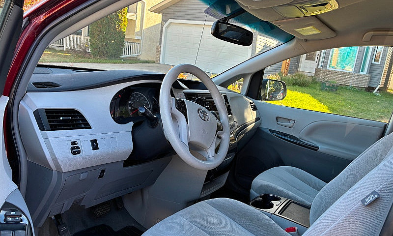 2014 Toyota Sienna L...
