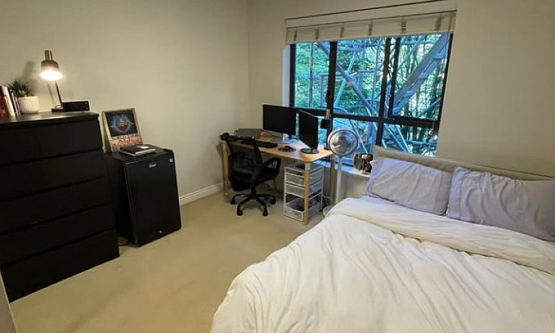 Private Bedroom In A...