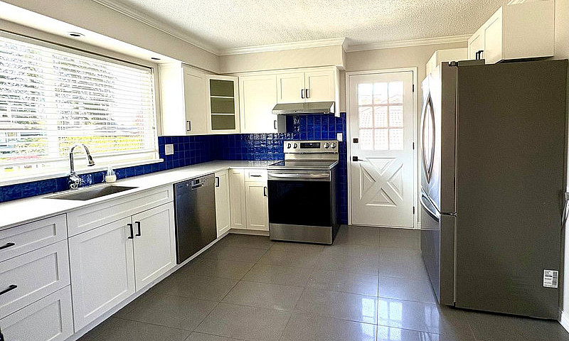 Bright & Spacious 3B...