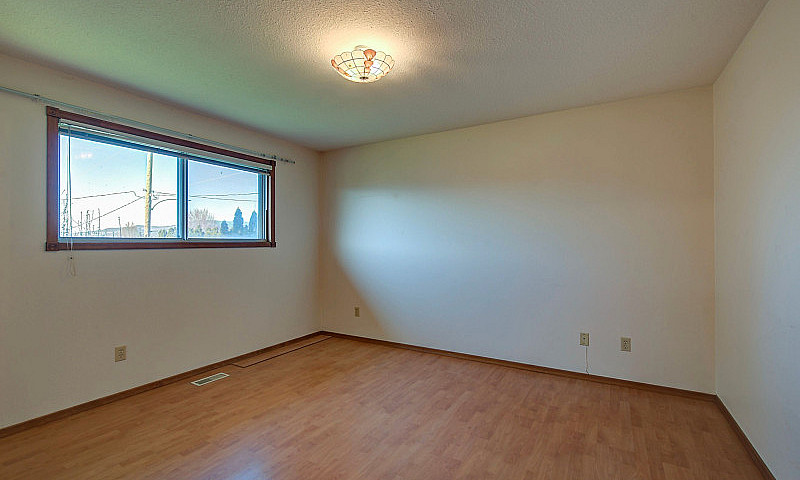 4 Bedroom Bi-Level O...