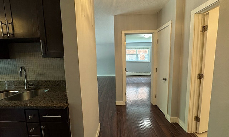 **1Bed 1Bath Condo A...