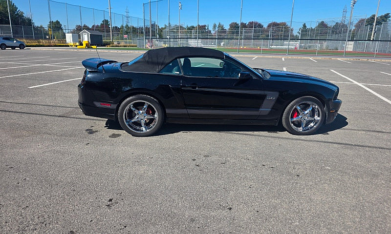 2013 Ford Mustang Gt...