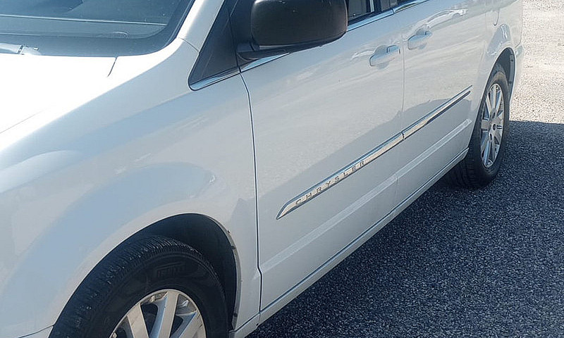 2013 Chrysler Town A...