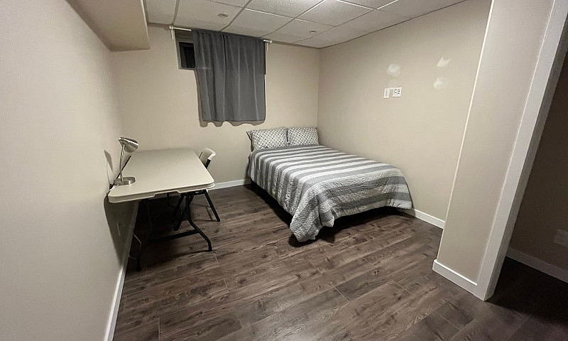 Private Room Near Un...