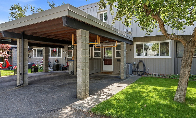 5-249 Kitchener Cres...