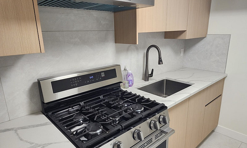 $1600 / 1Br-1Ba Suit...