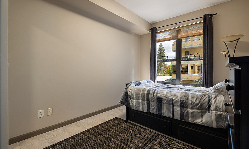 Great Condo Steps Fr...