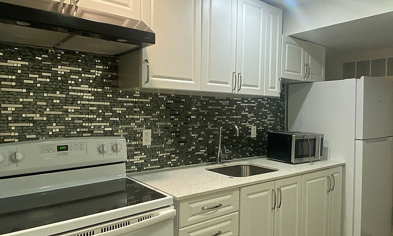 Clean And Modern Bas...