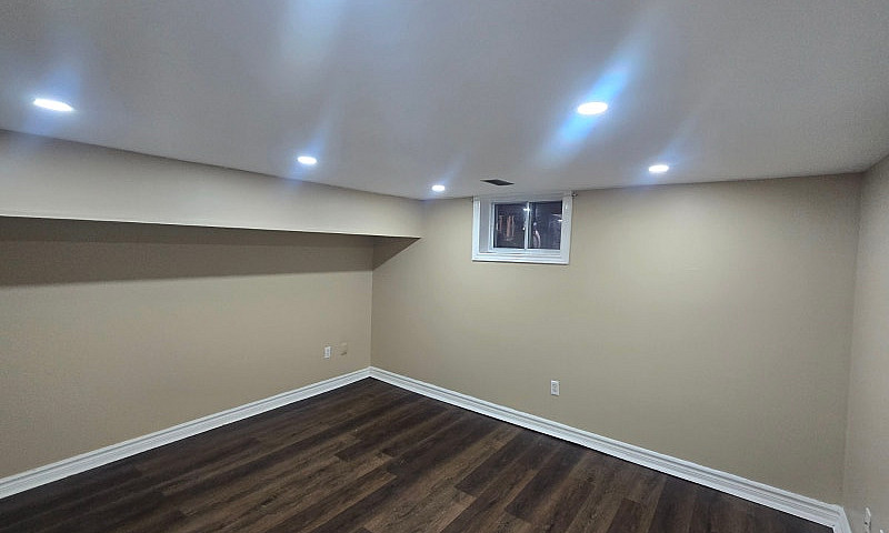 Freshly Renovated Ba...