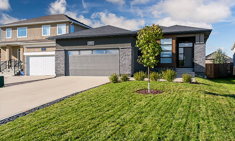 House For Sale: 10 B...