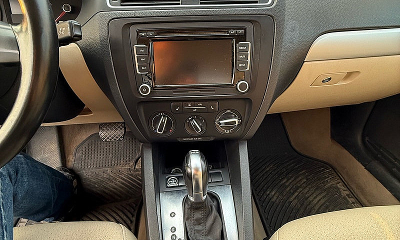 2011 Volkswagen Jett...