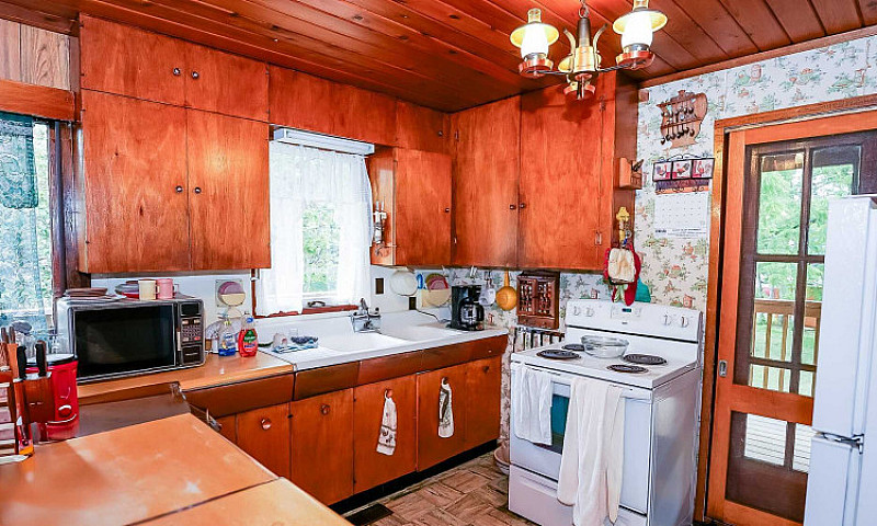 1416 Silver Sands Rd...