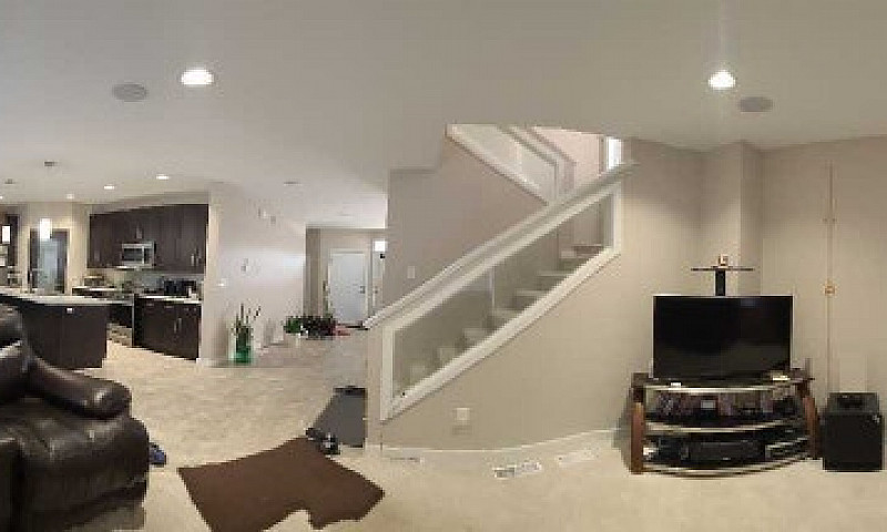 5 Bed, 3 Bath Modern...