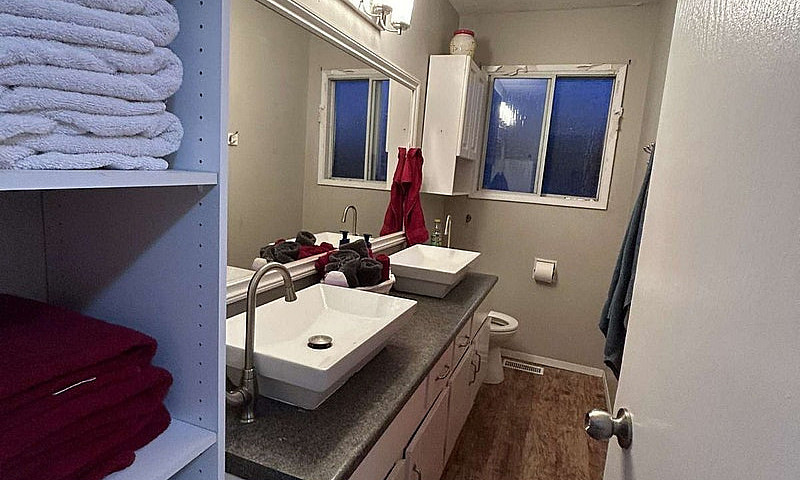 4Bdrm Top Floor...