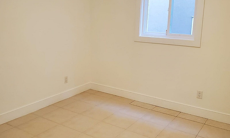 Newly Renovated & Cl...