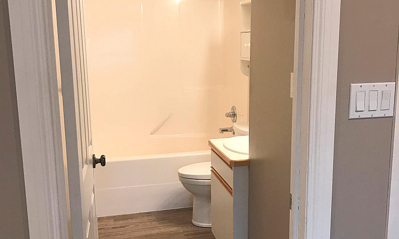 2 Bdrm Legal Basemen...