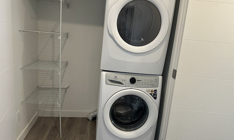 New Townhouse, 2-Bed...
