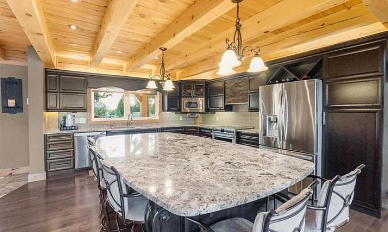 Luxury Waterfront Dr...
