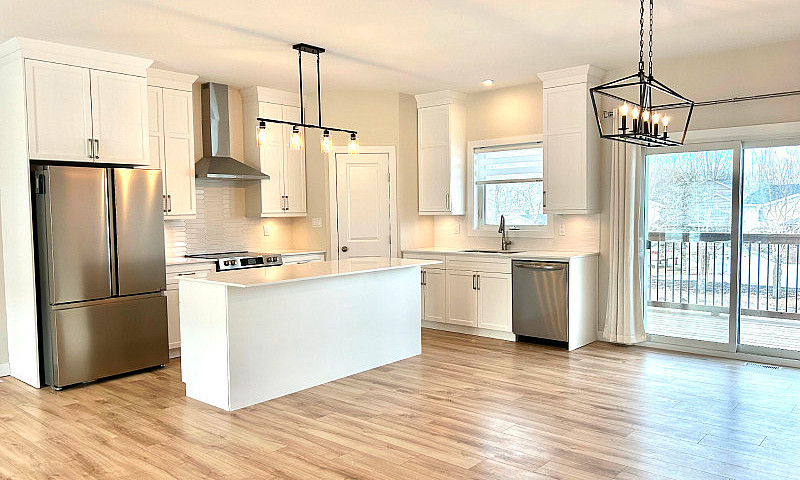 New 5 Bed 3 Baths Fu...