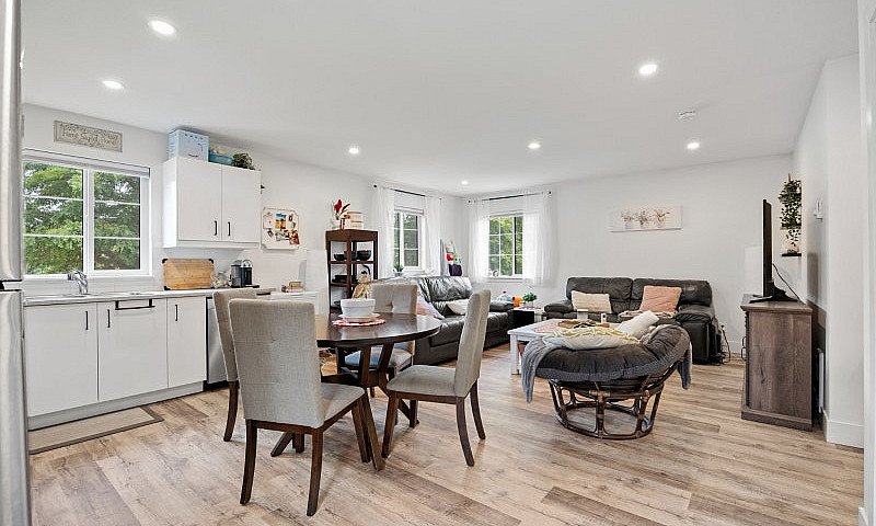 2 Bed 1 Bath Suite...