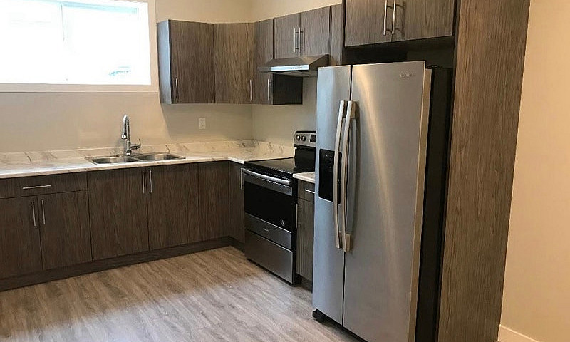 Basement Suite For R...