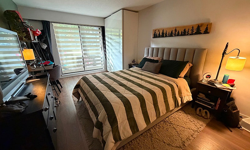 Spacious 2Bds, 2Bath...
