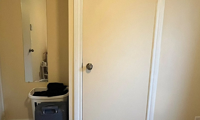 Female Roommate Need...