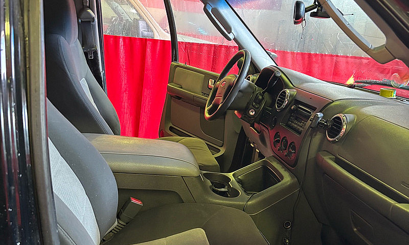 2003 Ford Expedition...