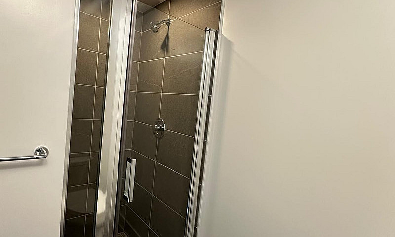 1Bed+ Den, 2 Full Ba...