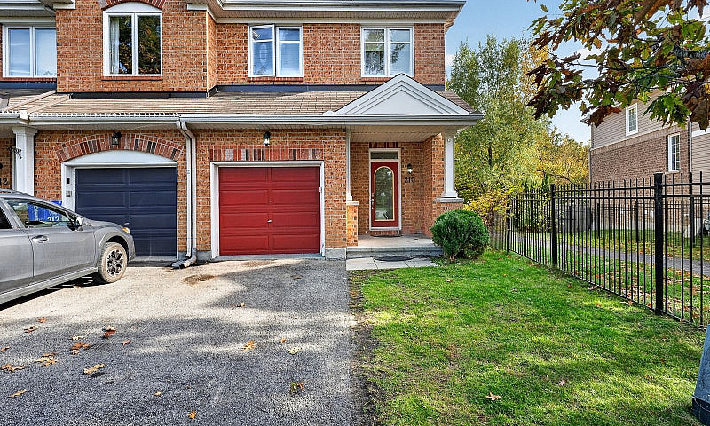 End Unit 3Bd, 3 Bath...