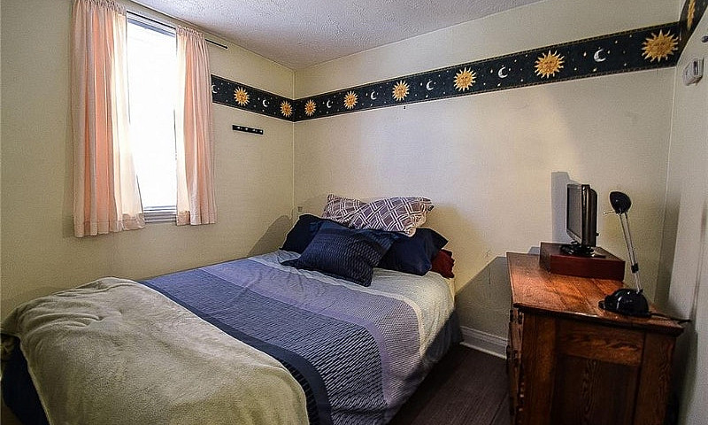 Cozy 1 Bedroom Plus ...