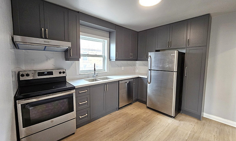 For Lease: 3 Bed + 1...