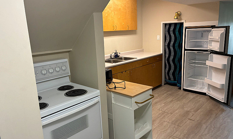 Furnished Basement S...