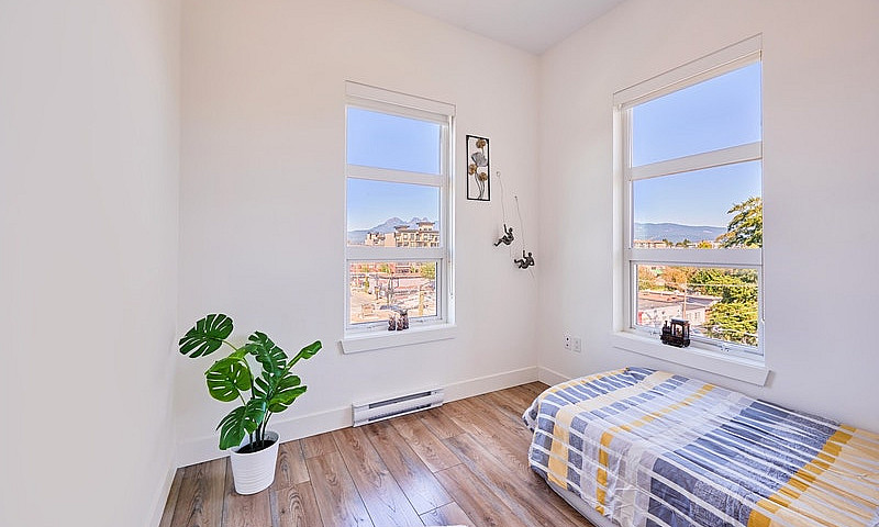 Spacious 3 Bedroom 2...