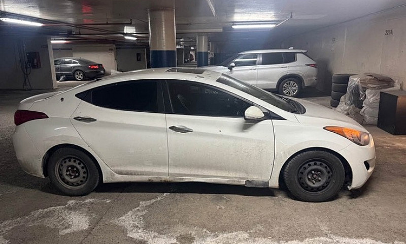 Hyundai Elantra 2012...