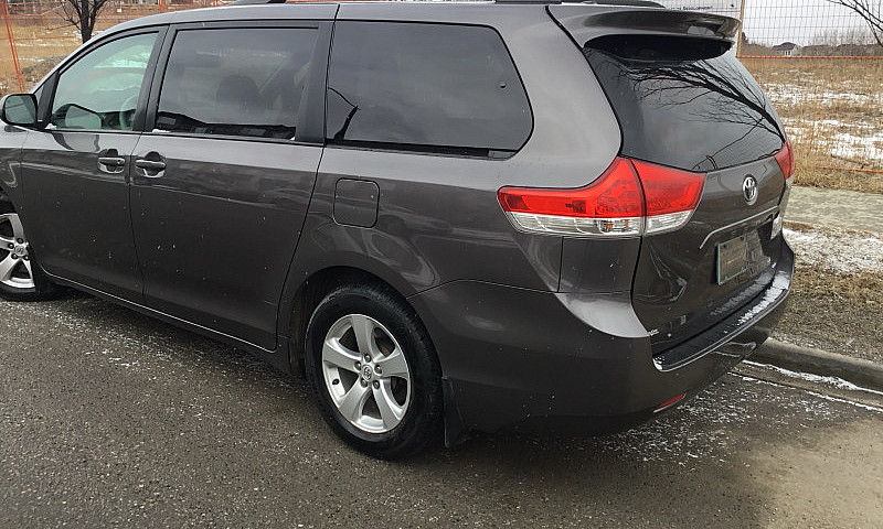 2013 Toyota Sienna –...