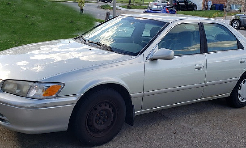 Toyota Camry Ce...